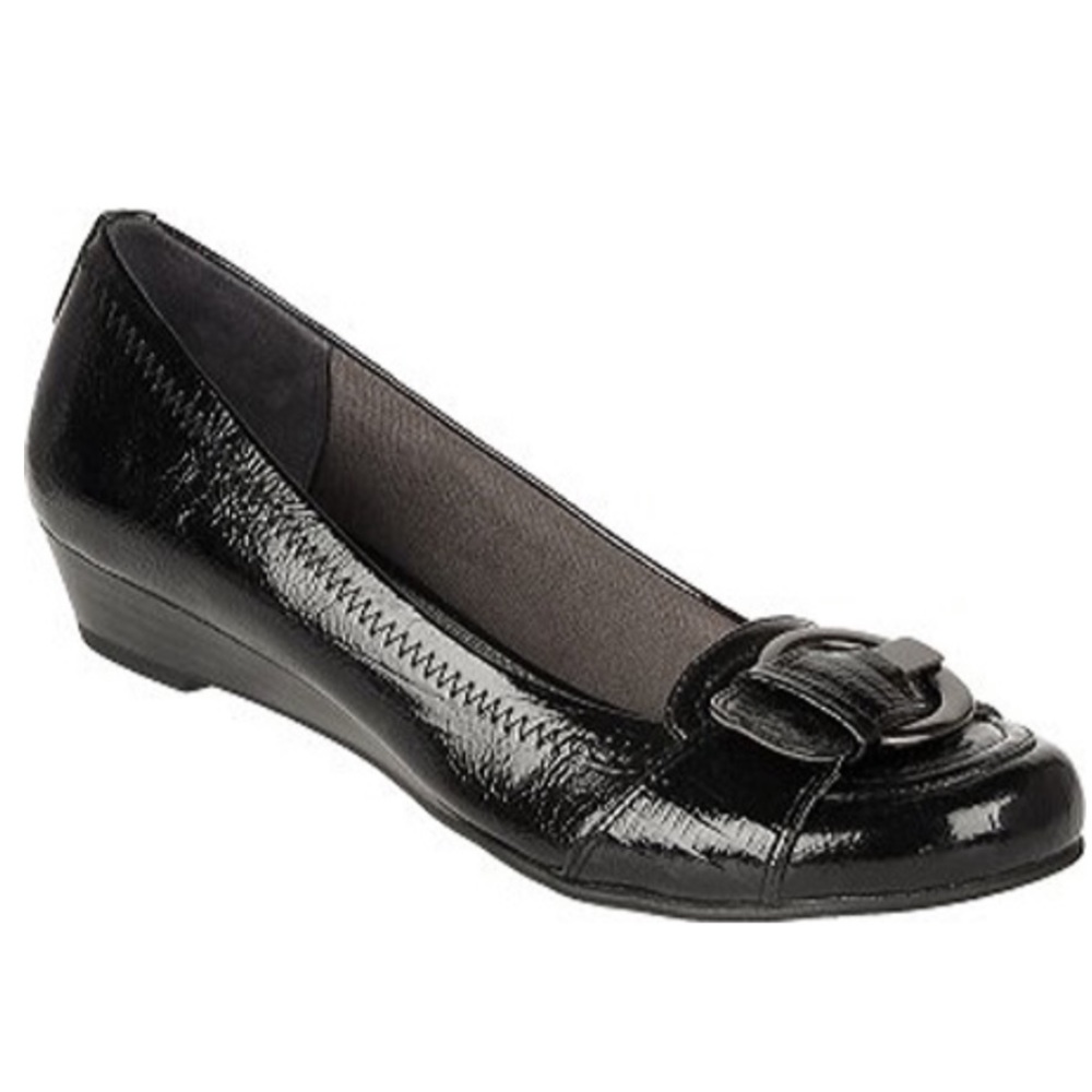 Life Stride Margot patent Low Wedge size 8.5
